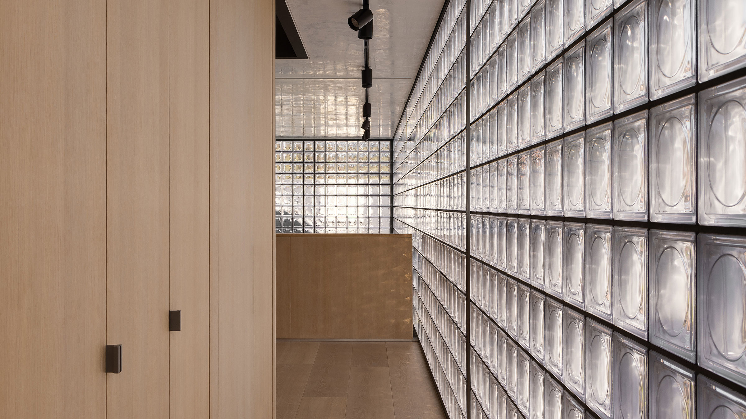 Interior with the long, narrow structure