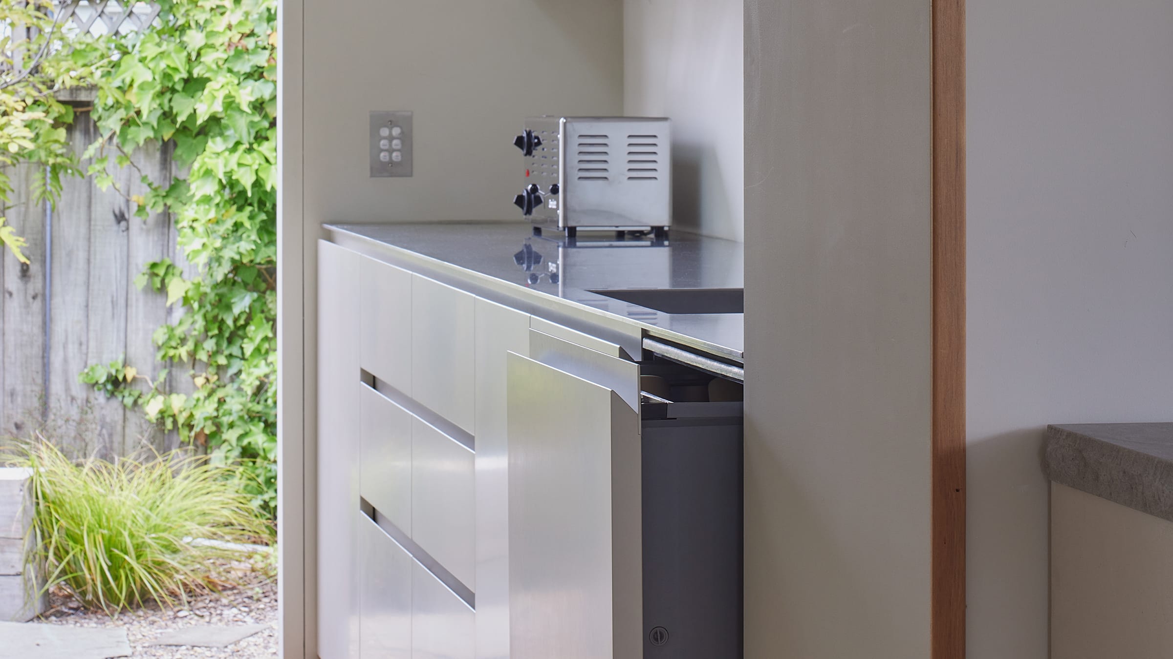 Fisher & Paykel Integrated DishDrawer&trade; Dishwasher